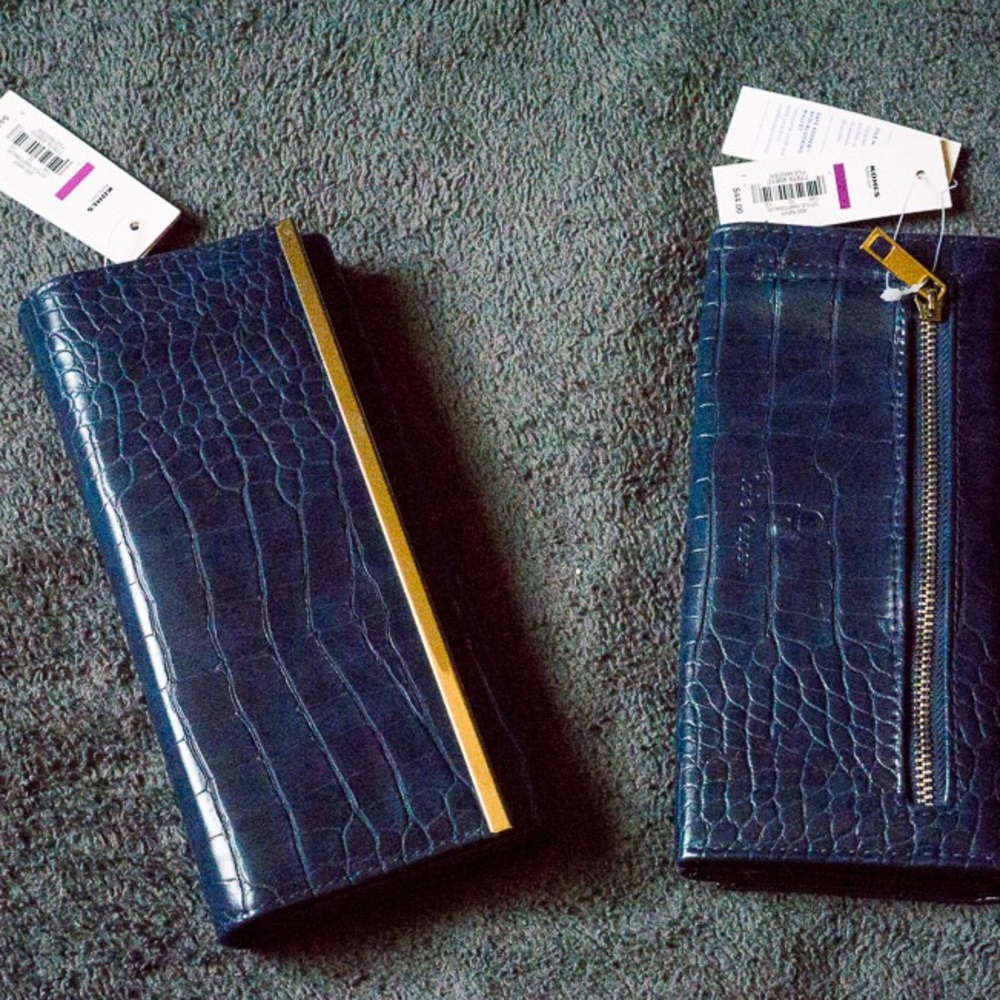 Apt 9 navy blue clutch wallet